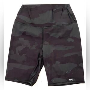ALO Yoga High Waist Vapor Biker Shorts Black Camo High Rise Size L